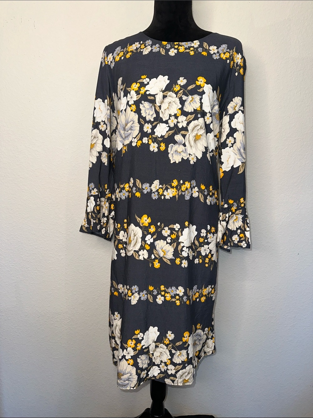 Old Navy Dark Gray Floral Long Sleeve Shift Dress with White and Yellow‎ Flowers